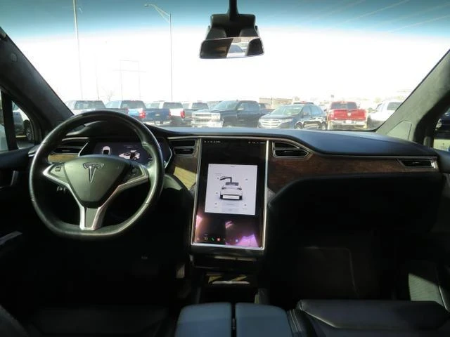 2017 Tesla Model X - Image 11 of 12