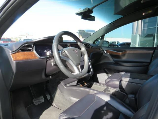 2017 Tesla Model X - Image 10 of 12