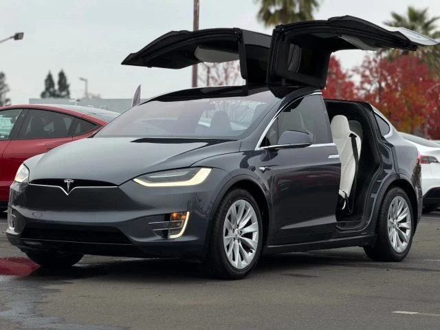 2017 Tesla Model X - Image 10 of 12
