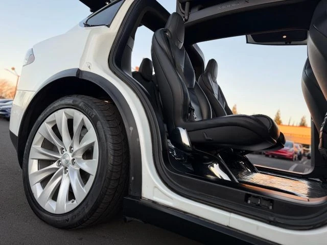 2017 Tesla Model X - Image 18 of 21