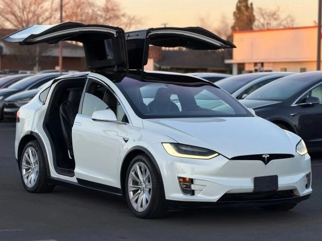 2017 Tesla Model X - Image 11 of 12