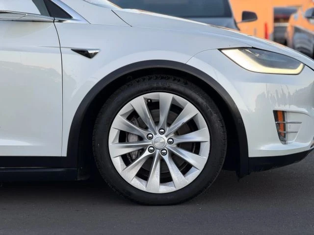 2017 Tesla Model X - Image 7 of 12