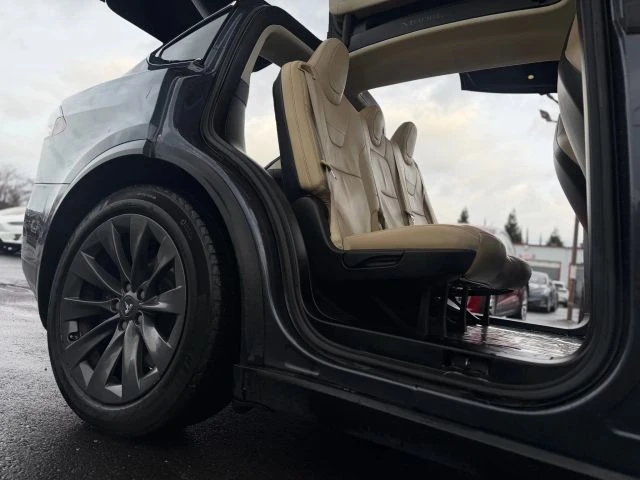 2017 Tesla Model X - Image 18 of 21