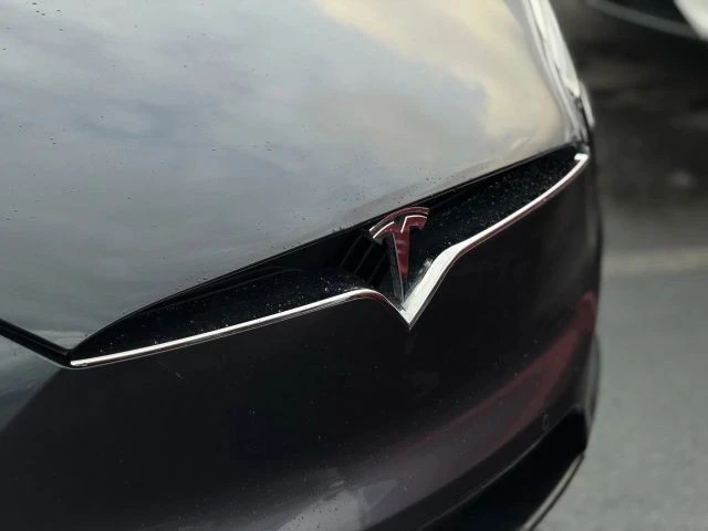 2017 Tesla Model X - Image 4 of 12