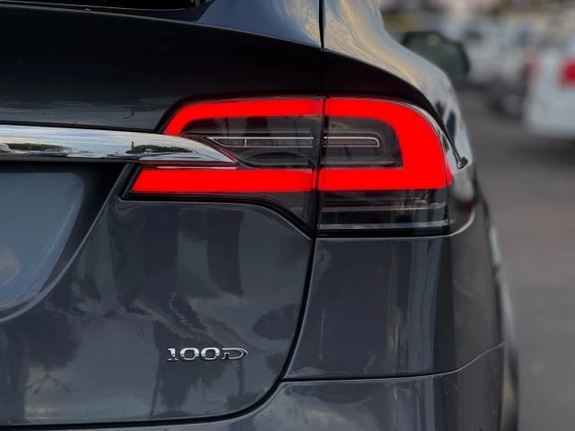 2017 Tesla Model X - Image 9 of 12
