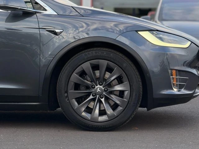 2017 Tesla Model X - Image 7 of 12