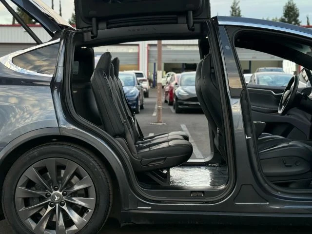 2017 Tesla Model X - Image 19 of 21