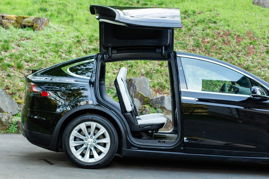 2017 Tesla Model X - Image 13 of 21