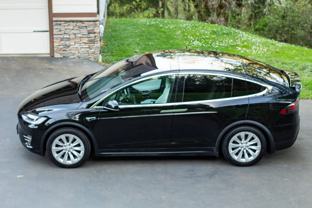 2017 Tesla Model X - Image 8 of 21
