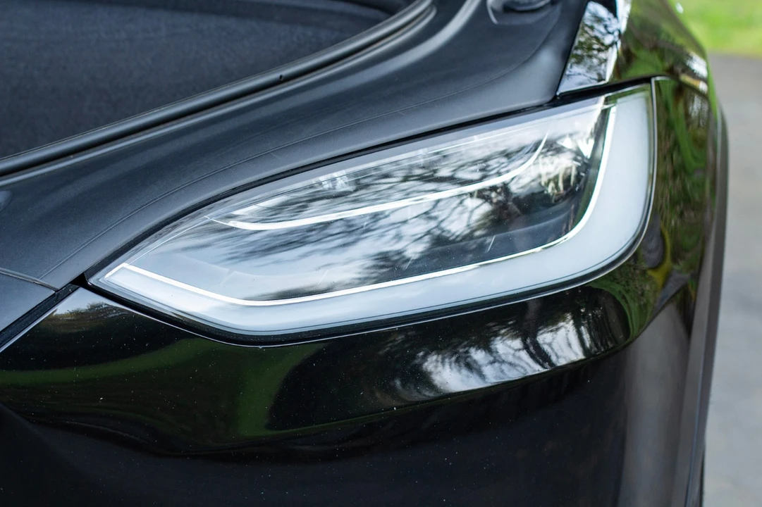 2017 Tesla Model X - Image 16 of 21