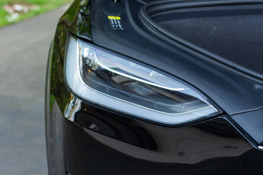 2017 Tesla Model X - Image 15 of 21