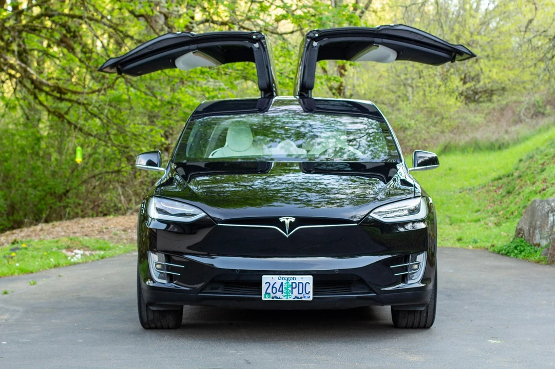 2017 Tesla Model X - Image 9 of 21