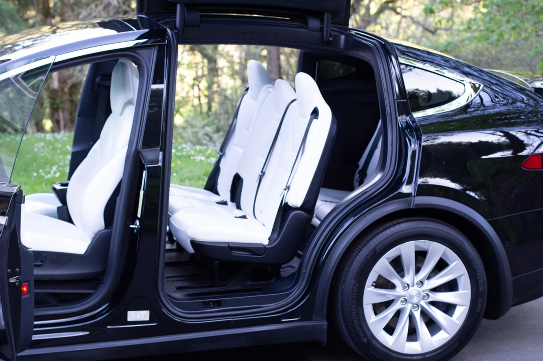 2017 Tesla Model X - Image 10 of 21