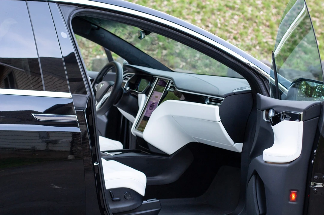 2017 Tesla Model X - Image 12 of 21