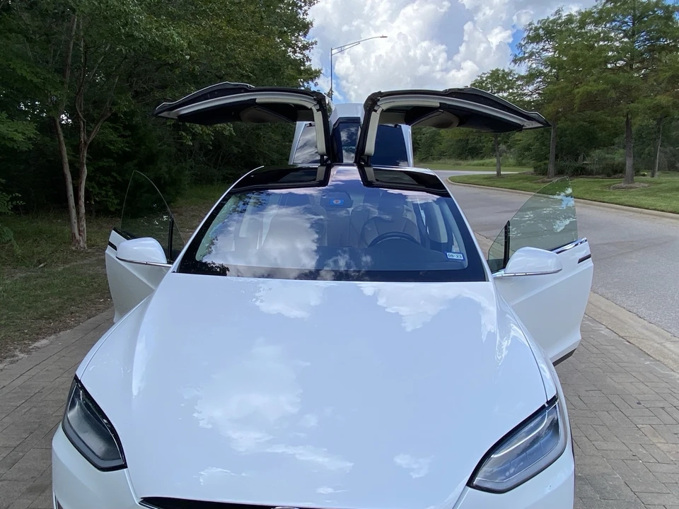 2017 Tesla Model X - Image 16 of 21