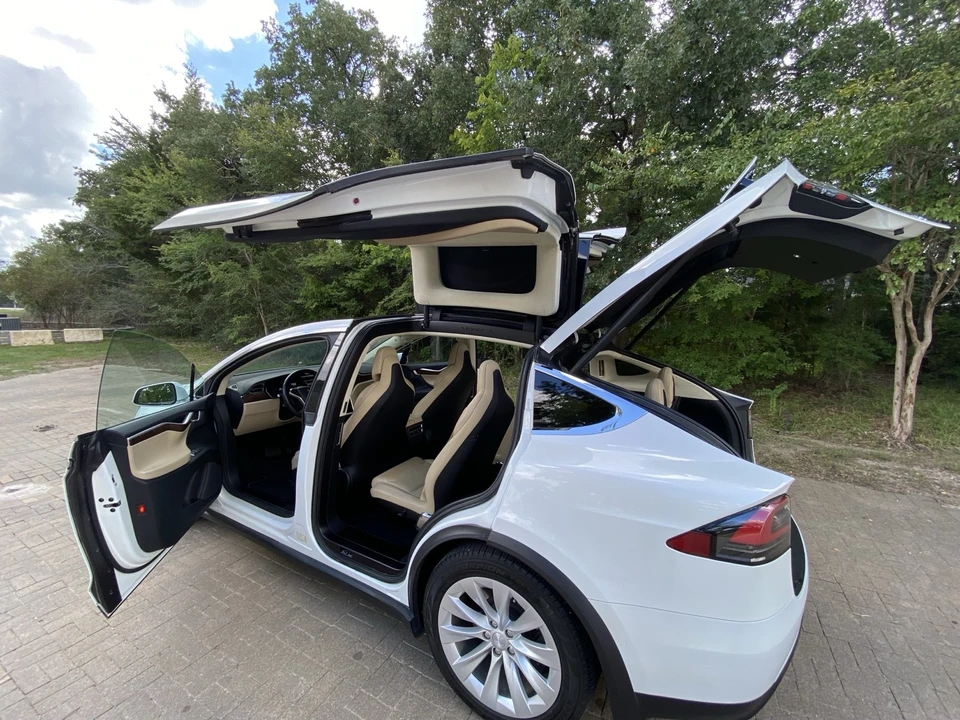 2017 Tesla Model X - Image 17 of 21