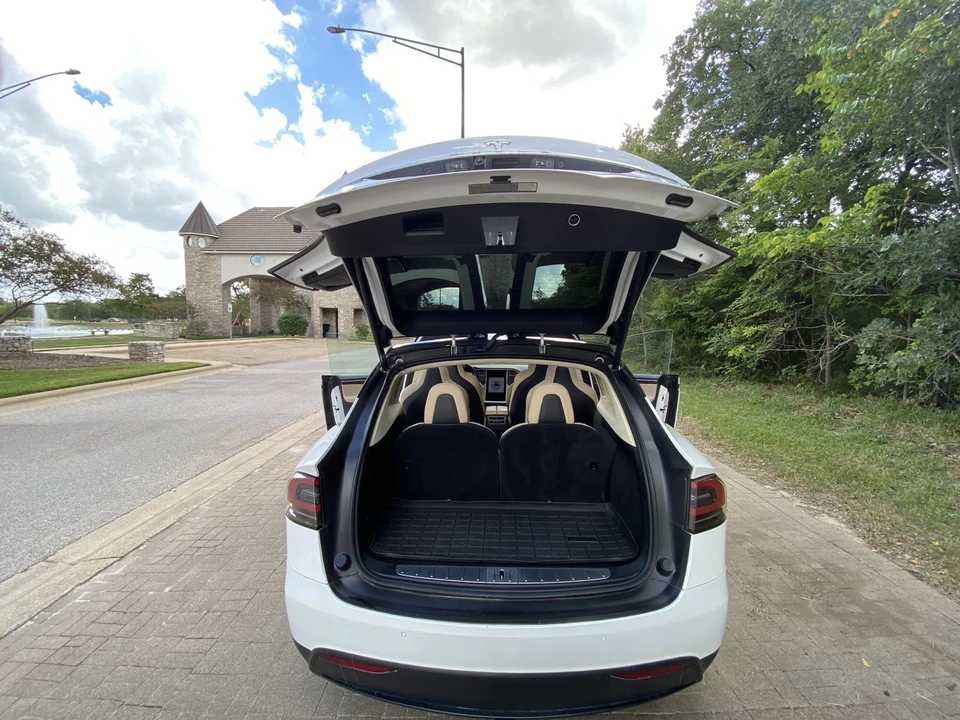 2017 Tesla Model X - Image 18 of 21