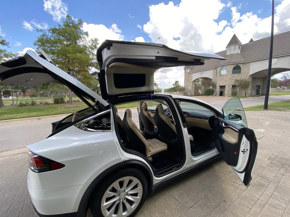 2017 Tesla Model X - Image 19 of 21