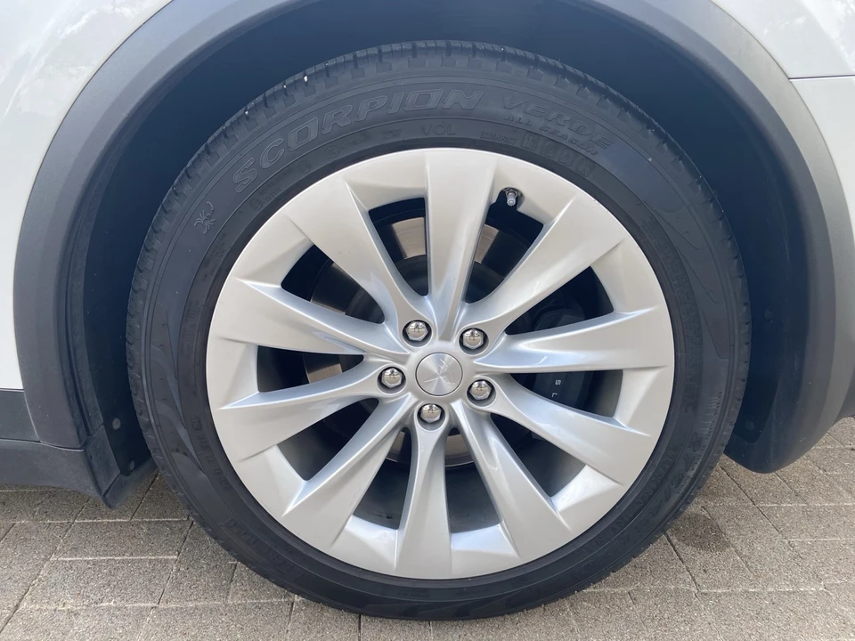 2017 Tesla Model X - Image 15 of 21