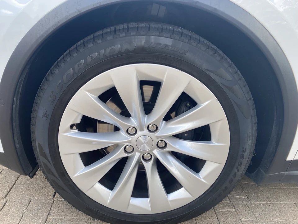 2017 Tesla Model X - Image 14 of 21