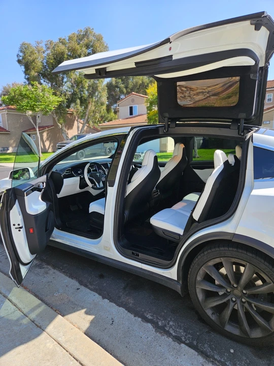 2017 Tesla Model X - Image 4 of 6