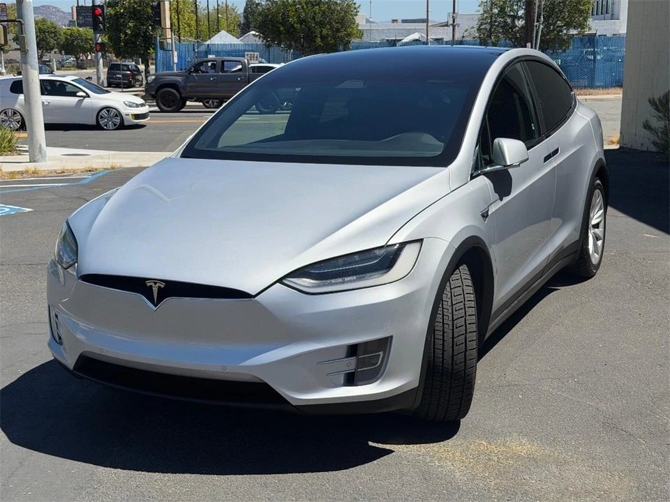 2017 Tesla Model X - Image 7 of 23