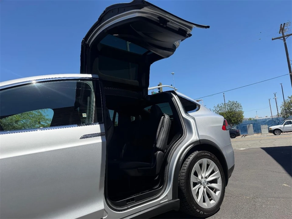 2017 Tesla Model X - Image 20 of 23