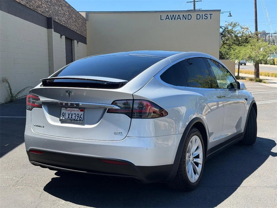 2017 Tesla Model X - Image 10 of 23