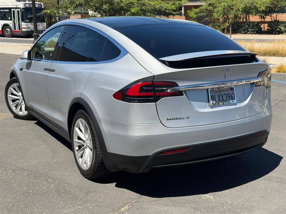 2017 Tesla Model X - Image 8 of 23