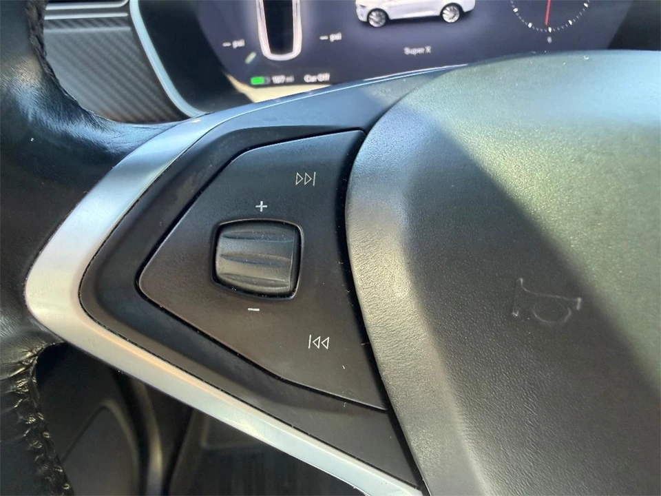 2017 Tesla Model X - Image 15 of 23