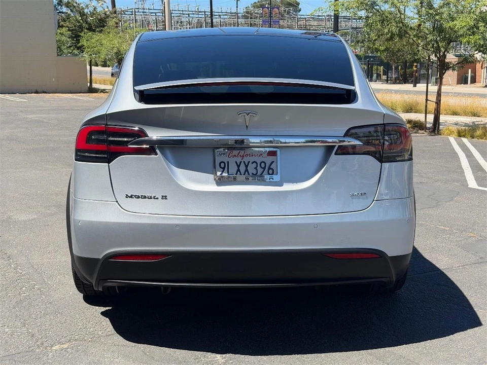 2017 Tesla Model X - Image 9 of 23