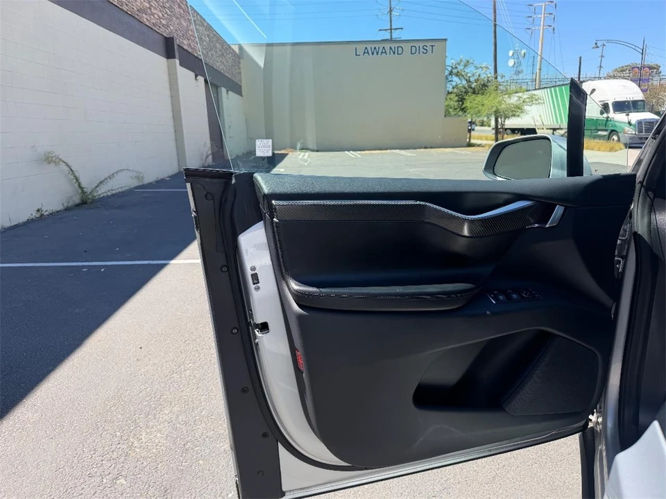 2017 Tesla Model X - Image 12 of 23