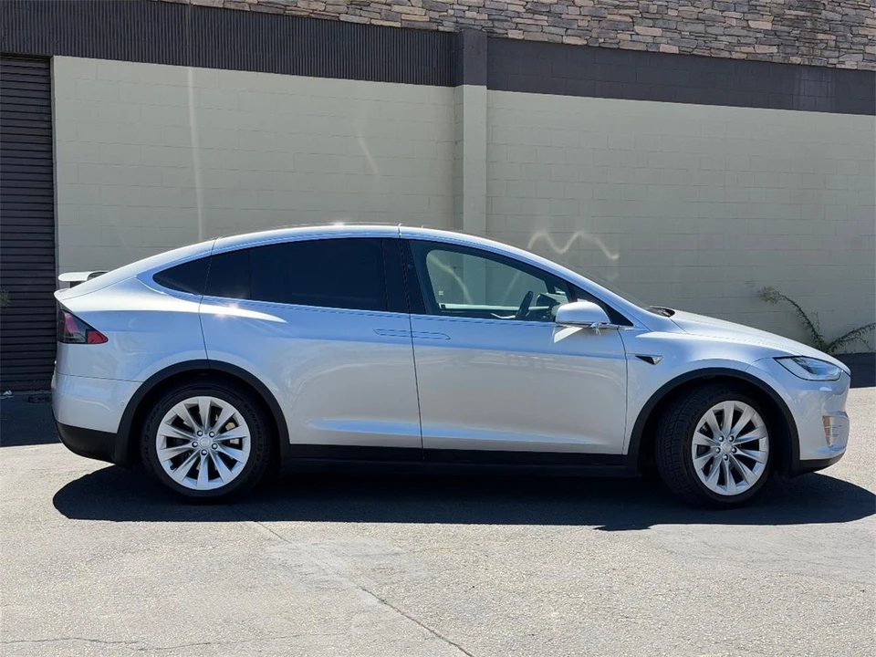 2017 Tesla Model X - Image 11 of 23
