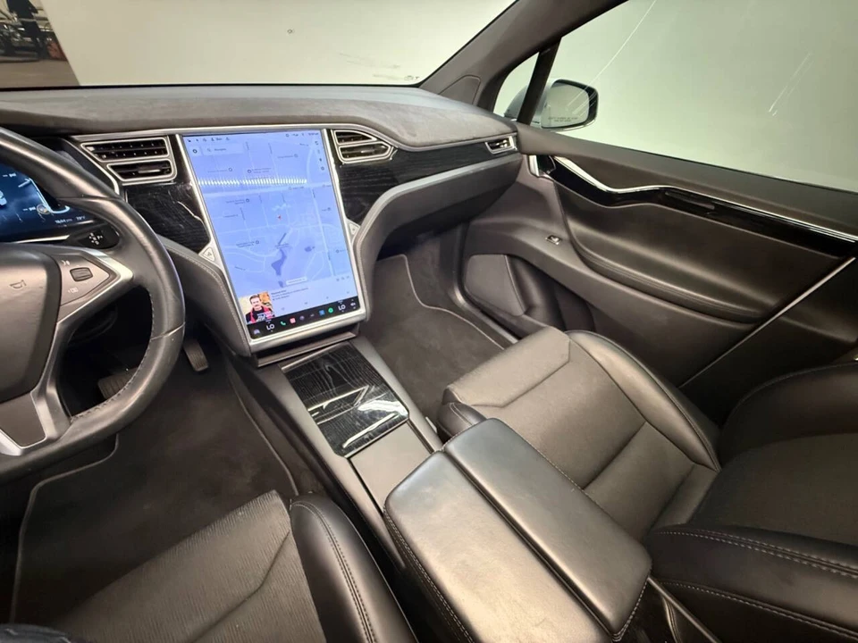 2017 Tesla Model X - Image 19 of 21