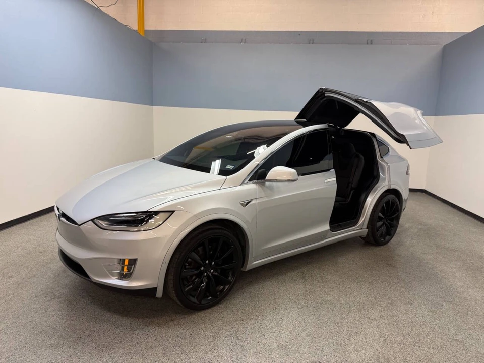 2017 Tesla Model X - Image 10 of 21