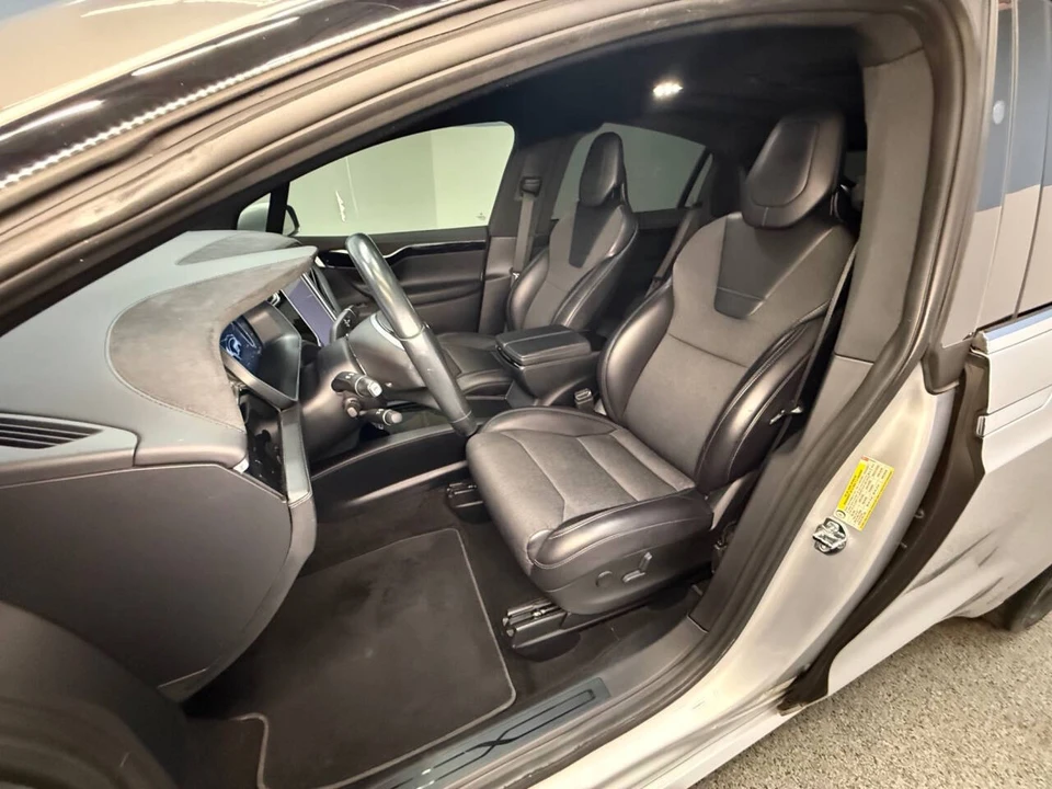2017 Tesla Model X - Image 14 of 21