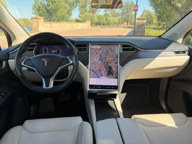2017 Tesla Model X - Image 6 of 12