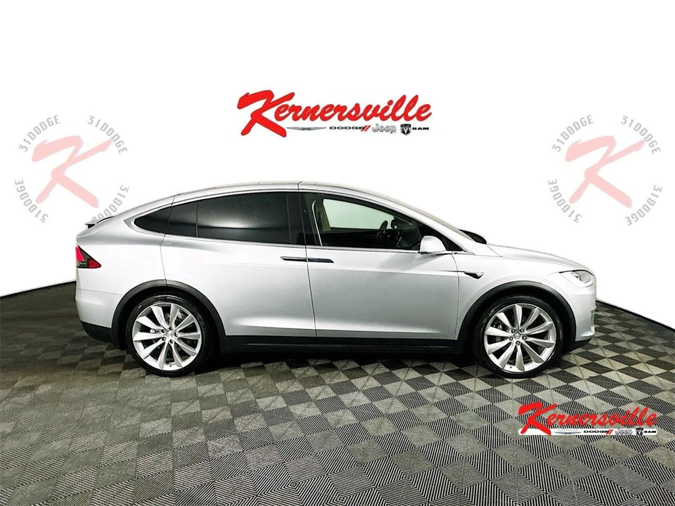 2017 Tesla Model X - Image 8 of 12