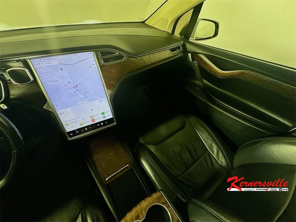 2017 Tesla Model X - Image 11 of 12