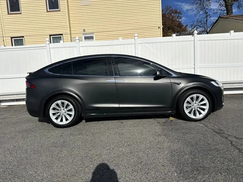 2017 Tesla Model X - Image 8 of 12