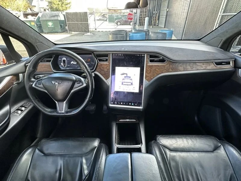 2017 Tesla Model X - Image 9 of 12