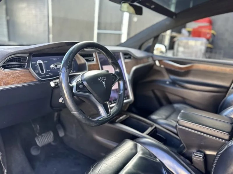 2017 Tesla Model X - Image 10 of 12