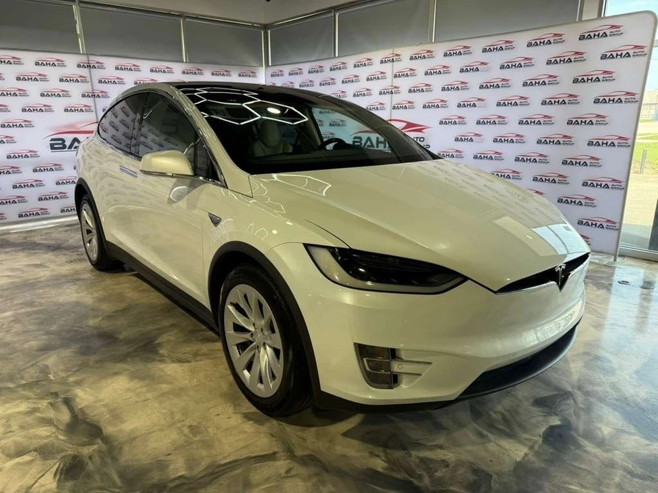 2017 Tesla Model X - Image 5 of 21