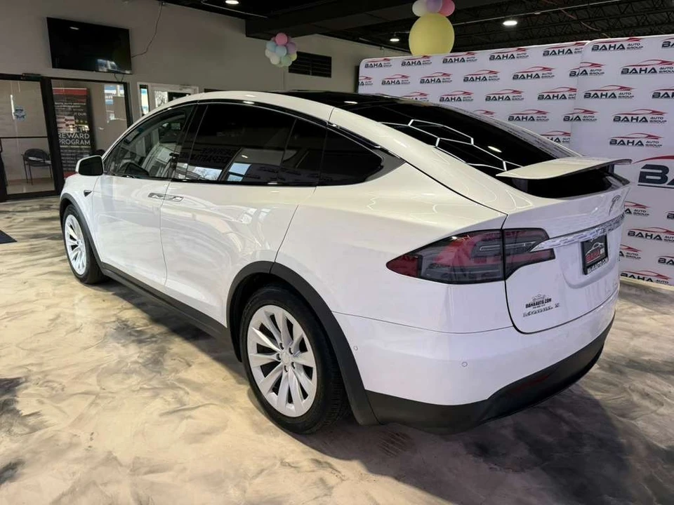 2017 Tesla Model X - Image 11 of 21