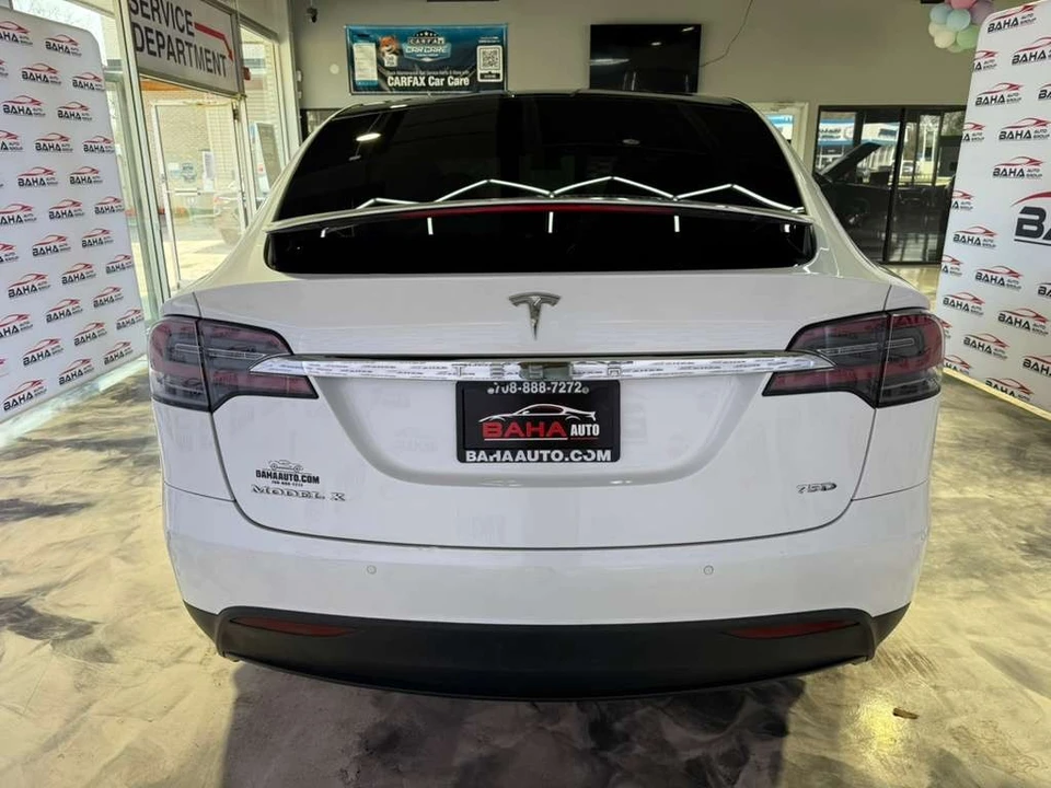 2017 Tesla Model X - Image 9 of 21