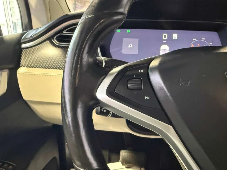 2017 Tesla Model X - Image 14 of 21