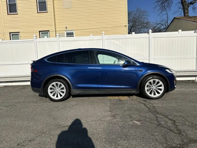 2017 Tesla Model X - Image 8 of 12