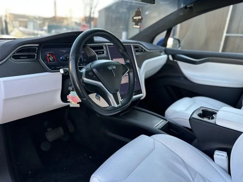 2017 Tesla Model X - Image 10 of 12