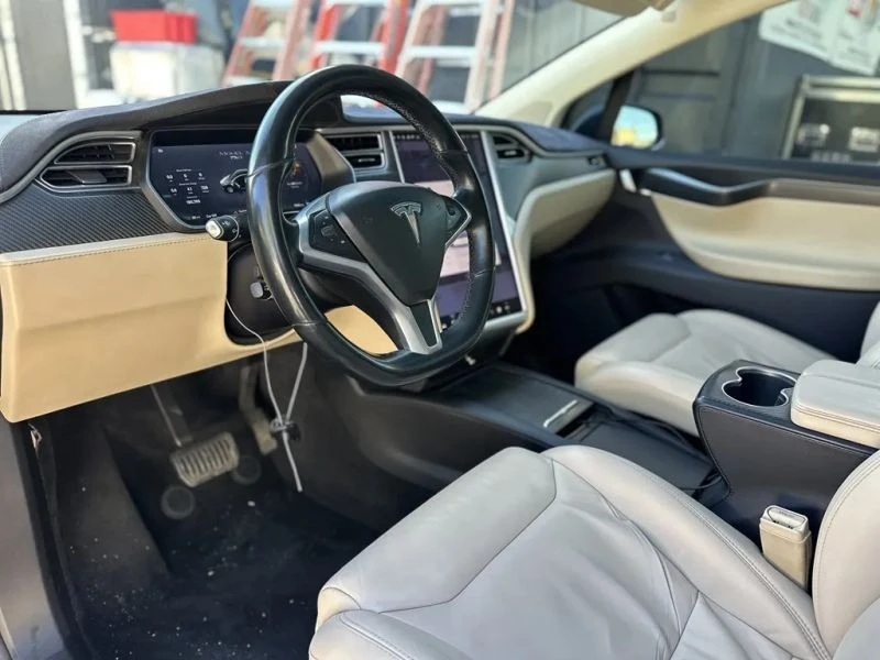 2017 Tesla Model X - Image 10 of 12