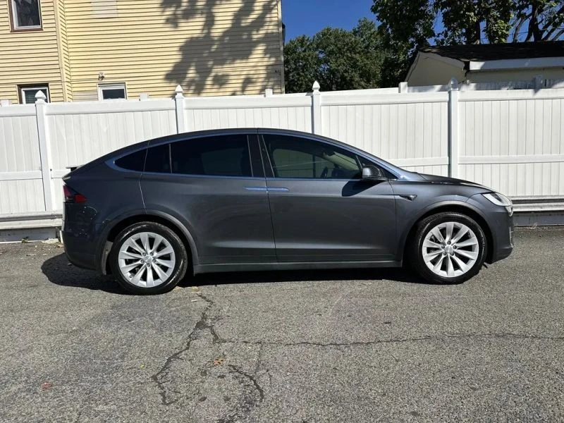 2017 Tesla Model X - Image 8 of 12